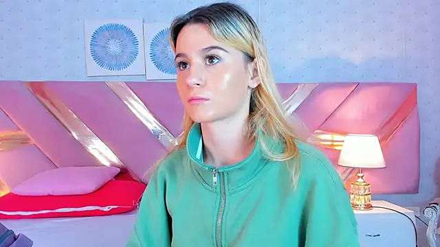 ChloeLaurentt online show from December 4, 2:15 pm