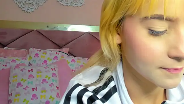 ChloeLaurentt online show from February 4, 2:01 pm