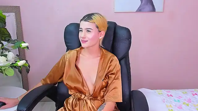 ChloeLaurentt online show from March 15, 8:04 pm