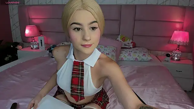 Snapshot of ChloeLaurentt chatting on May 1, 1:59 pm ChloeLaurentt online show from May 1, 1:59 pm