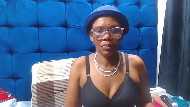 Snapshot of SexyBeverly_ chatting on October 21, 6:08 pm SexyBeverly online show from October 21, 6:08 pm