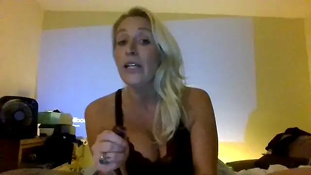 Snapshot of JemTastic chatting on October 1, 5:46 am JemTastic online show from October 1, 5:46 am