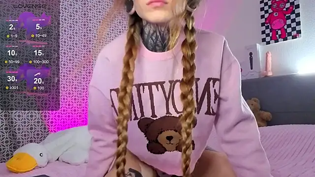 LilithPoison online show from January 8, 5:15 pm