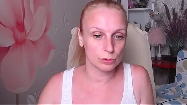 Snapshot of Venus_love1 chatting on June 24, 5:34 pm Venus love1 online show from June 24, 5:34 pm