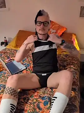 Snapshot of cruiserpup chatting on November 10, 2:16 pm cruiserpup online show from November 10, 2:16 pm