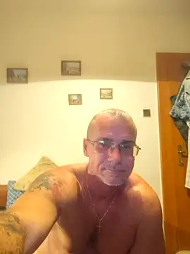 chcem1975 online show from September 22, 8:00 pm