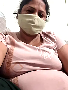 Snapshot of Mmm143 chatting on May 19, 6:31 am Mmm143 online show from May 19, 6:31 am