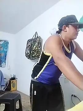 Snapshot of Alex_man23 chatting on November 18, 2:17 am Alex man23 online show from November 18, 2:17 am