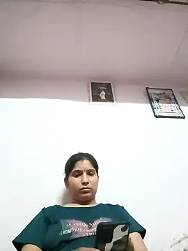 Snapshot of aliya-jaan71 chatting on April 6, 11:33 am aliya-jaan71 online show from April 6, 11:33 am