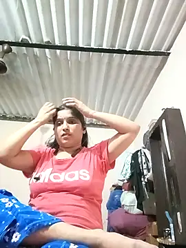Snapshot of aliya-jaan71 chatting on April 19, 2:27 pm aliya-jaan71 online show from April 19, 2:27 pm