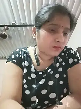 Snapshot of aliya-jaan71 chatting on May 13, 6:27 pm aliya-jaan71 online show from May 13, 6:27 pm