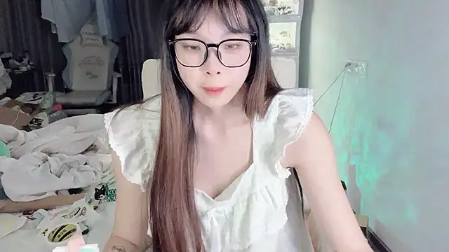 Snapshot of Akong11 chatting on July 6, 3:03 pm Akong11 online show from July 6, 3:03 pm