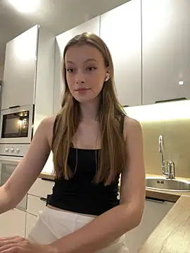 FriendlyFire 18 online show from October 3, 6:27 pm