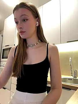 FriendlyFire 18 online show from October 5, 7:12 pm