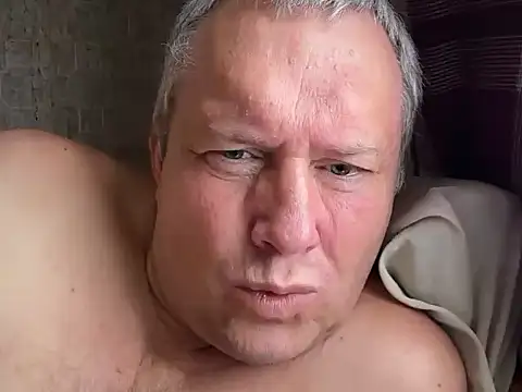 Snapshot of evulis1 chatting on September 17, 8:27 am evulis1 online show from September 17, 8:27 am