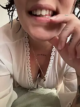 Snapshot of anonyme_hot47 chatting on May 19, 11:05 am anonyme hot47 online show from May 19, 11:05 am