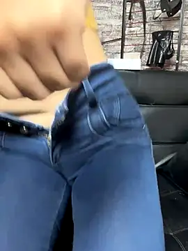 Snapshot of Leiila_Fire chatting on September 27, 8:14 pm Leiila Fire online show from September 27, 8:14 pm