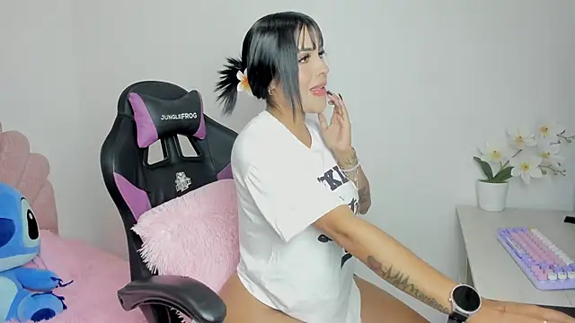 evelynrojas online show from November 25, 12:32 am