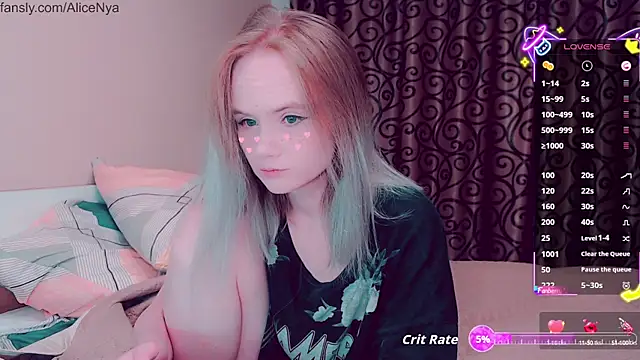 Snapshot of AliceNya_cute chatting on October 12, 4:33 am AliceNya cute online show from October 12, 4:33 am