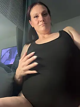 Snapshot of Ariasweetaspie chatting on June 2, 5:42 am Ariasweetaspie online show from June 2, 5:42 am