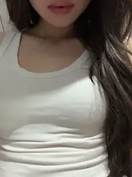 Snapshot of Bella_sexy98 chatting on July 5, 3:02 am Bella sexy98 online show from July 5, 3:02 am