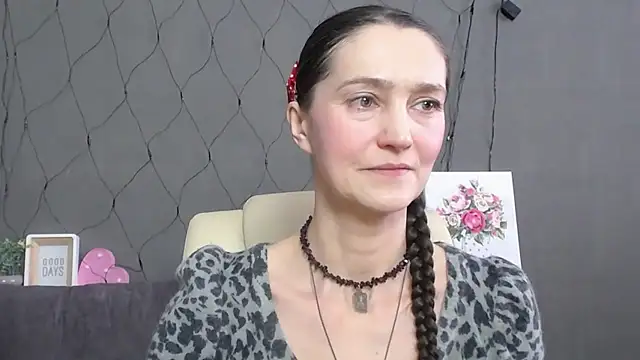 TayaFinch online show from February 1, 1:09 pm