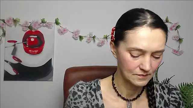 TayaFinch online show from February 7, 1:15 pm