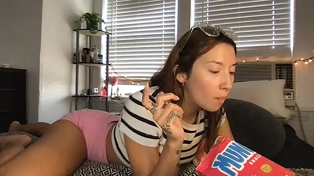 Snapshot of yoursweetestlilly chatting on September 21, 11:39 pm yoursweetestlilly online show from September 21, 11:39 pm