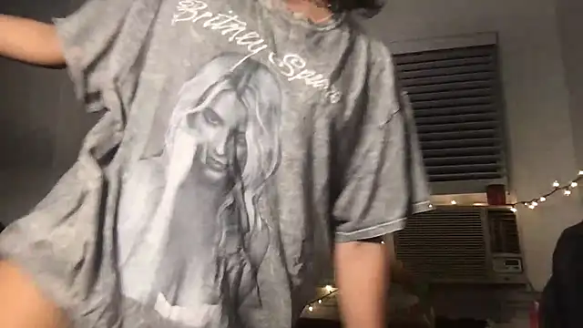 Snapshot of yoursweetestlilly chatting on March 26, 3:34 am yoursweetestlilly online show from March 26, 3:34 am