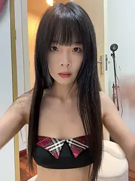 Snapshot of qiqi_x chatting on April 28, 12:43 pm qiqi x online show from April 28, 12:43 pm