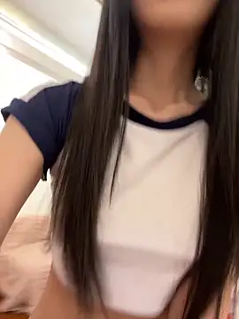 Snapshot of qiqi_x chatting on May 2, 1:49 pm qiqi x online show from May 2, 1:49 pm
