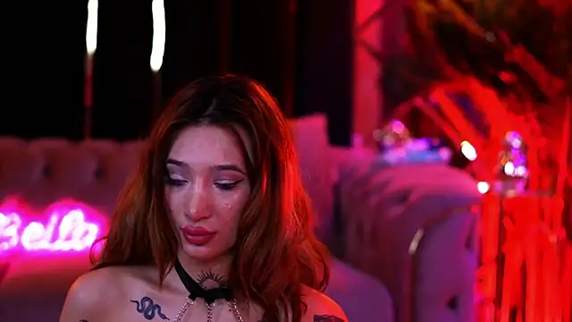 Snapshot of SiennaJayden chatting on February 18, 7:37 am SiennaJayden online show from February 18, 7:37 am