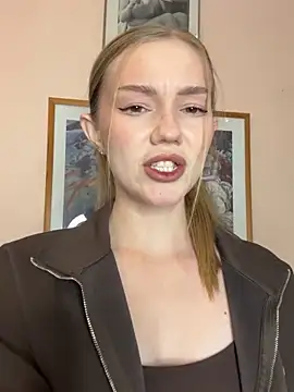 MilaMoone online show from December 5, 2:14 pm