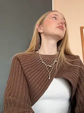 MilaMoone online show from February 6, 10:40 am