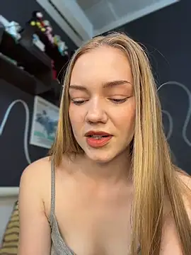 MilaMoone online show from June 12, 11:20 am