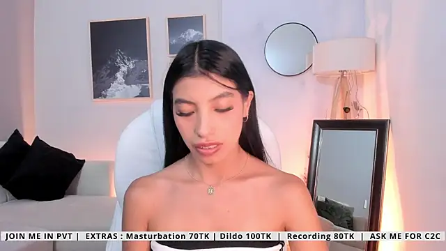 Snapshot of Tiffany_Low chatting on May 2, 5:07 pm Tiffany Low online show from May 2, 5:07 pm