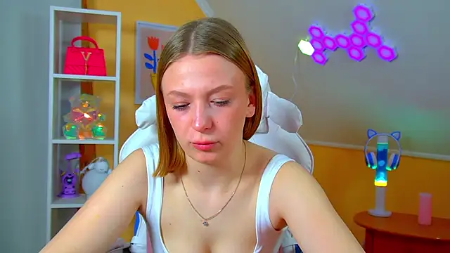 BeatriceBinoche online show from April 14, 7:20 pm