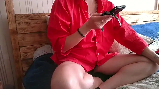 Snapshot of EthelsLover chatting on October 14, 9:21 am EthelsLover online show from October 14, 9:21 am