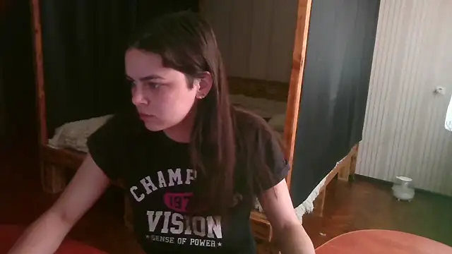 Snapshot of EthelsLover chatting on May 4, 8:21 am EthelsLover online show from May 4, 8:21 am