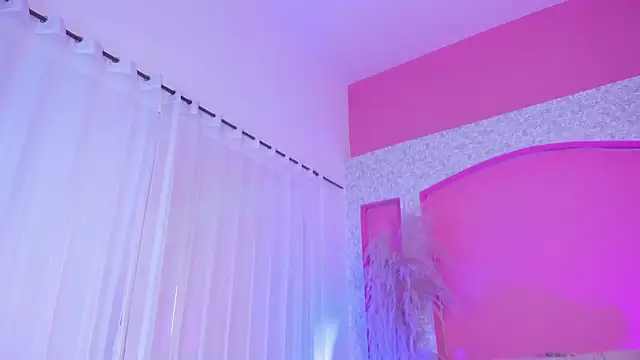 Peytonn Monroe online show from March 17, 7:50 pm