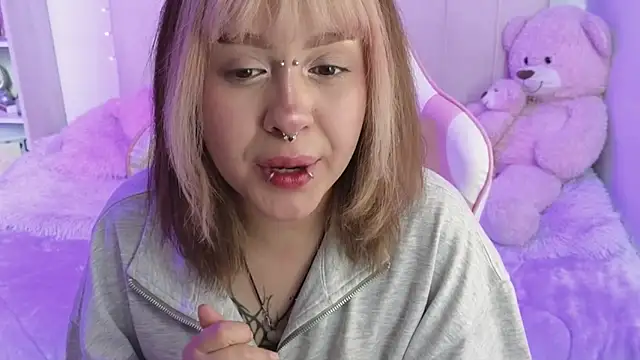 Snapshot of NekoWaifu chatting on May 11, 4:04 pm NekoWaifu online show from May 11, 4:04 pm