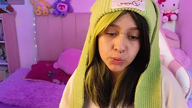 Snapshot of NekoWaifu chatting on May 26, 3:19 pm NekoWaifu online show from May 26, 3:19 pm