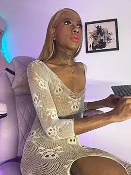 Snapshot of Mara_royal chatting on May 5, 7:44 pm Mara royal online show from May 5, 7:44 pm