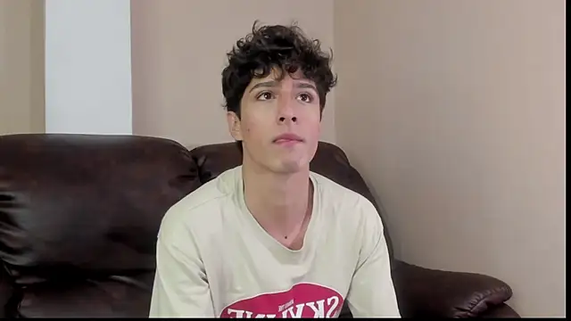 Snapshot of Xam_Collen chatting on December 2, 3:40 pm Xam Collen online show from December 2, 3:40 pm