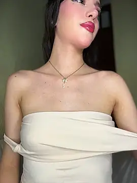Snapshot of Emily-hottson chatting on May 16, 12:07 am Emily-hottson online show from May 16, 12:07 am