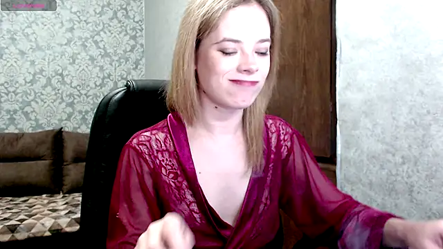 Snapshot of Kate__Loves chatting on May 17, 6:37 pm Kate Loves online show from May 17, 6:37 pm