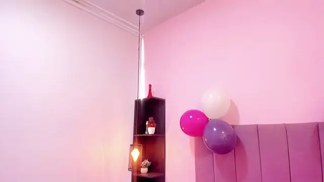 HoollyHendrix online show from November 8, 7:56 pm