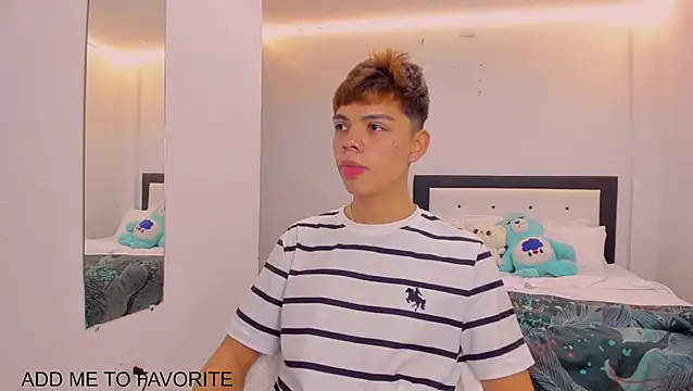 Snapshot of Zacktorres_ chatting on February 13, 10:50 pm Zacktorres online show from February 13, 10:50 pm
