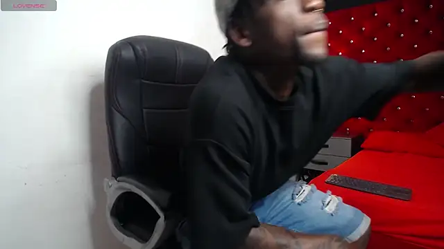 SkylerBigxxx online show from October 31, 3:51 am