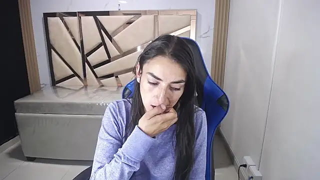 Maily a  online show from November 30, 2:48 am